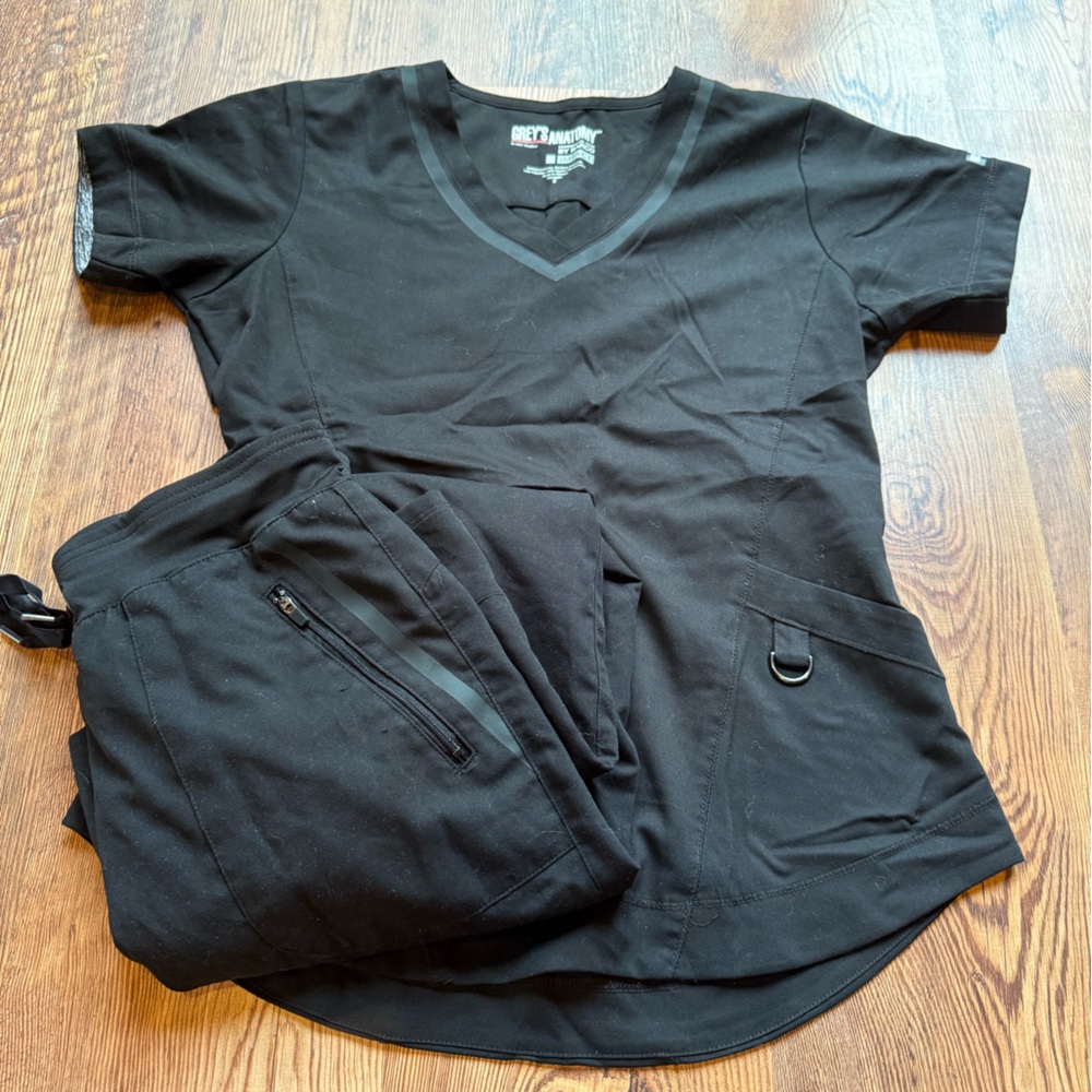 Women’s Greys Anatomy scrub set